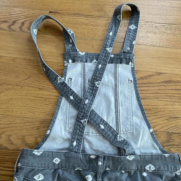 Hollister Patterned Overalls The Straps - Picture 4 of 4